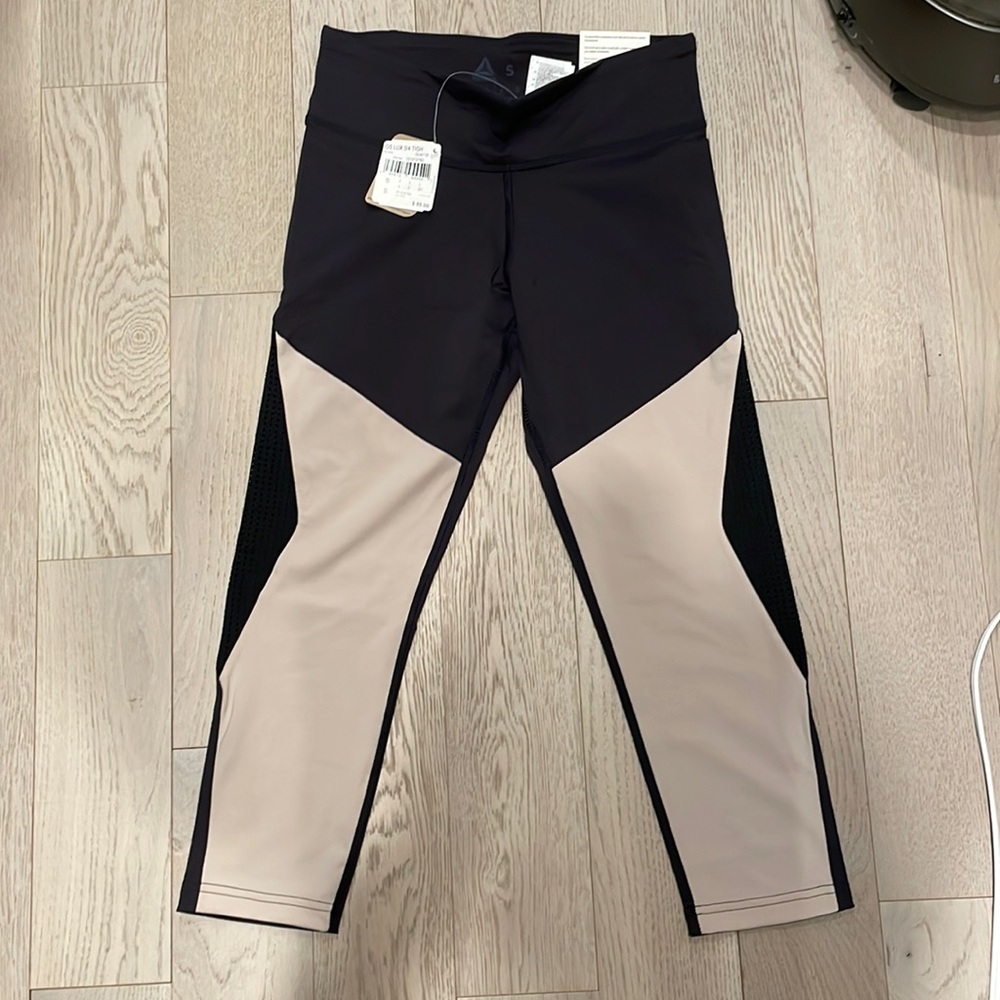 Reebok 3/4 leggings size small